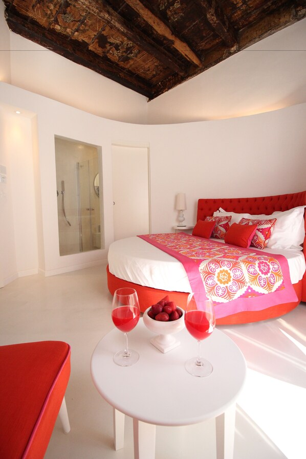 Minibar, in-room safe, soundproofing, free WiFi