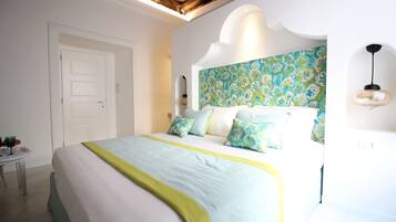 Deluxe-rum - 1 kingsize-säng | 1 sovrum, minibar, värdeförvaringsskåp på rummet och ljudisolering