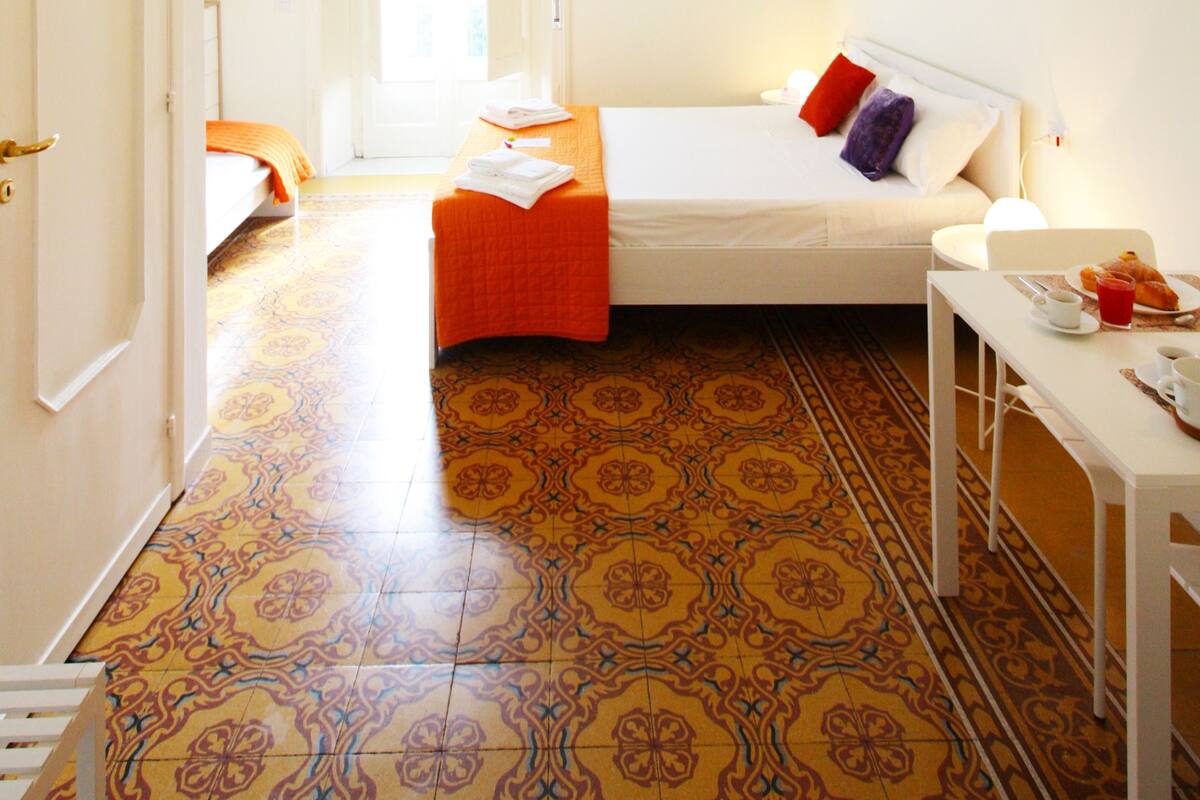 Tripla Deluxe, vista città | Insonorizzazione, culle/letti per bambini (gratuiti)