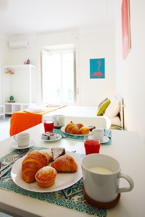 Deluxe Quadruple Room, City View | Soundproofing, free cribs/infant beds, rollaway beds, free WiFi