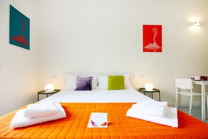 Soundproofing, free cots/infant beds, rollaway beds, free WiFi - Una notte al museo (Naples)