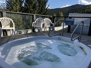 Spa - Whistler Blackcomb VR at Powderhorn (Whistler)