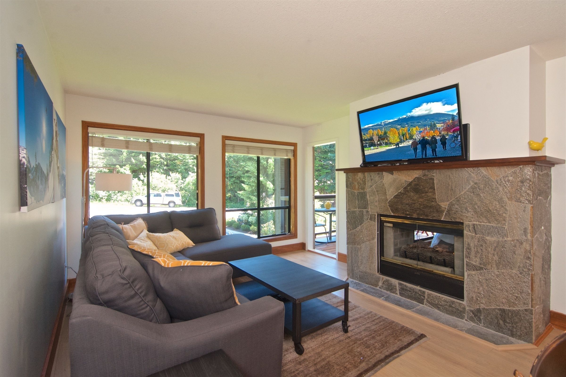 Luxury Condo, 3 Bedrooms, Resort View, Mountainside | Living room | Flat-screen TV, fireplace