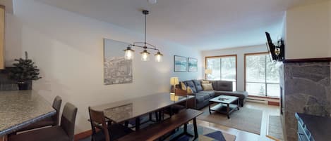 Luxury Condo, 3 Bedrooms, Resort View, Mountainside | Living area