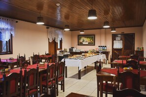 Free daily buffet breakfast - Hotel San Ghermann (Arroio Trinta)