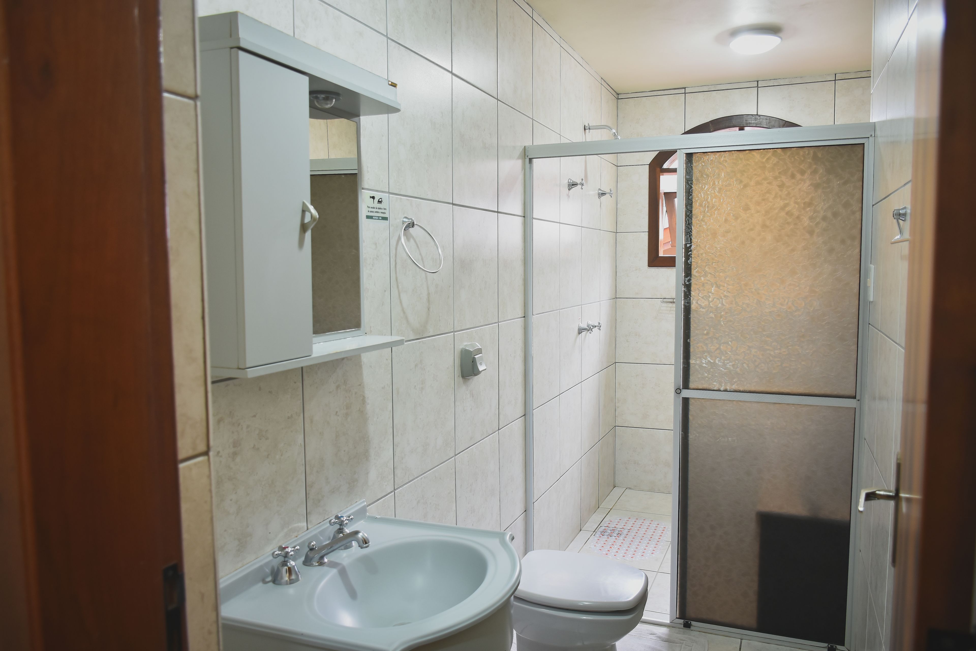 shower, free toiletries, towels, soap