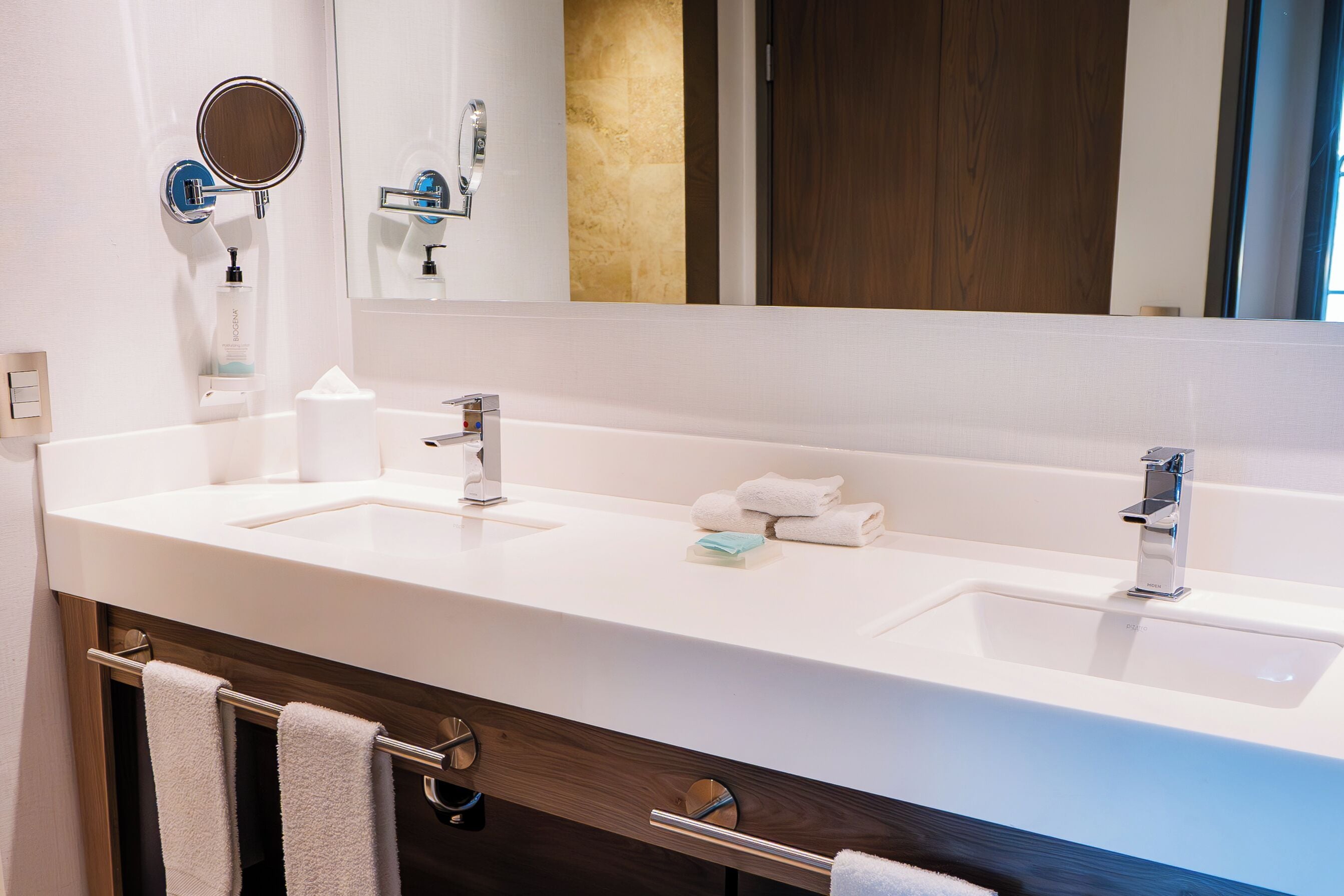 suite, 1 bedroom, non smoking | bathroom | shower, free toiletries, hair dryer, towels