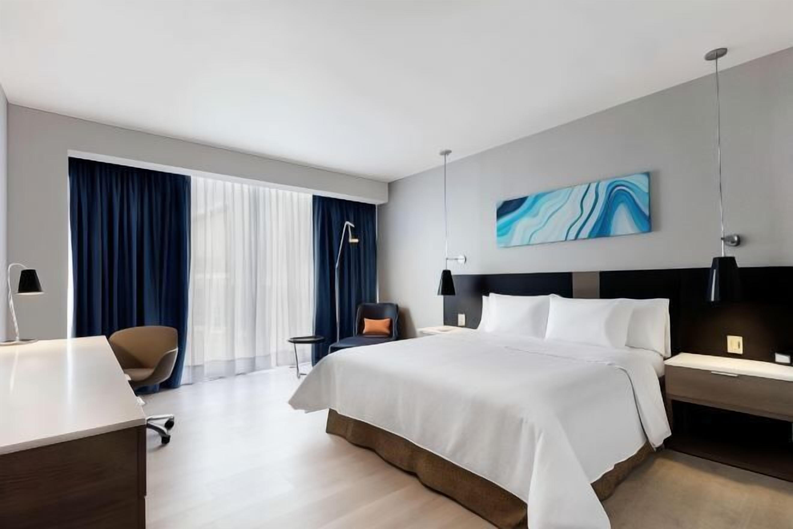 미니바, 객실 내 금고, 책상, 노트북 작업 공간