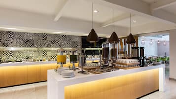 Café da manhã completo diário (MXN 350 por pessoa)