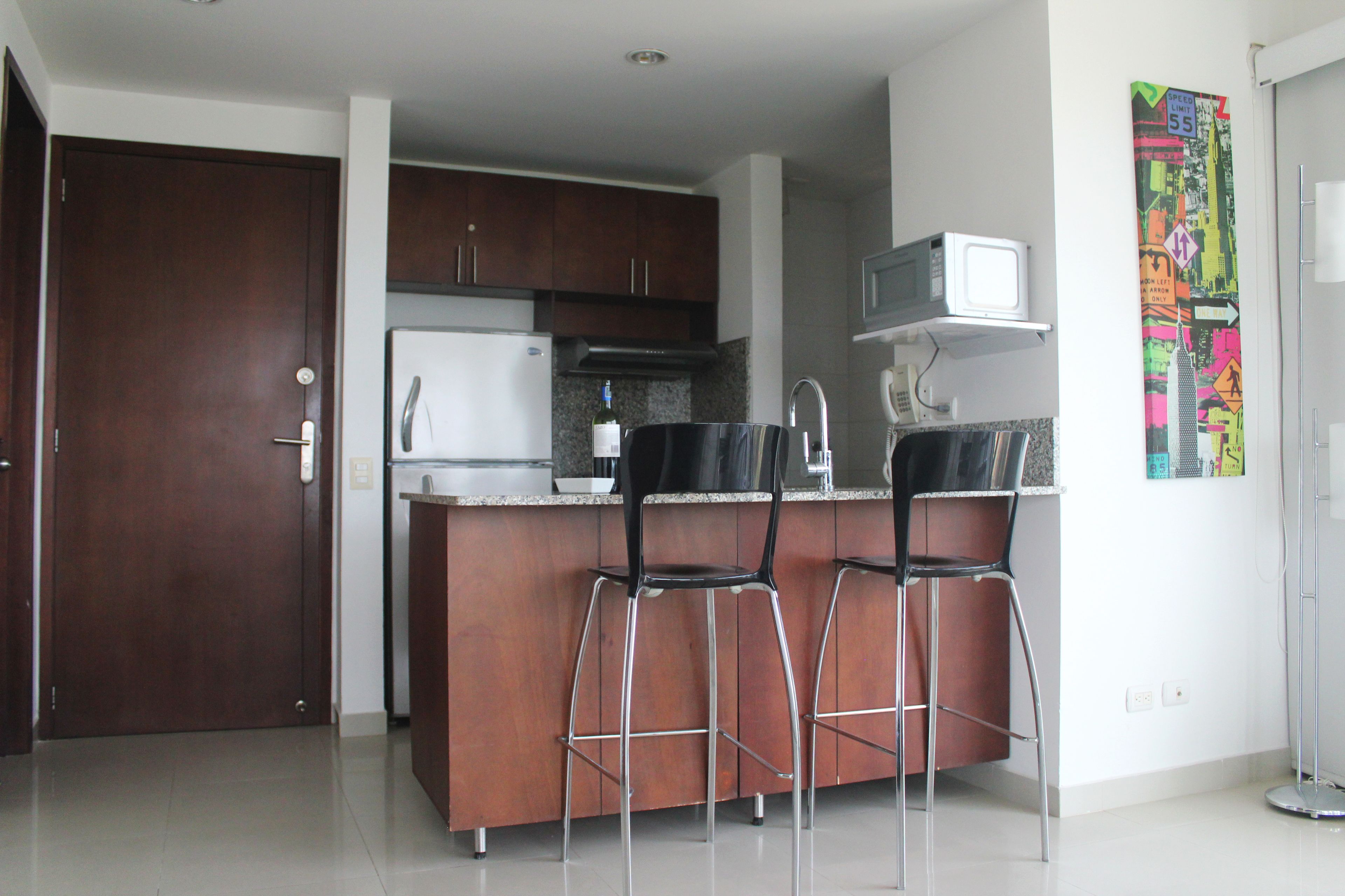 Superior Apartment, 1 Bedroom, Lake View | Private kitchen | Full-size fridge, microwave, oven, stovetop