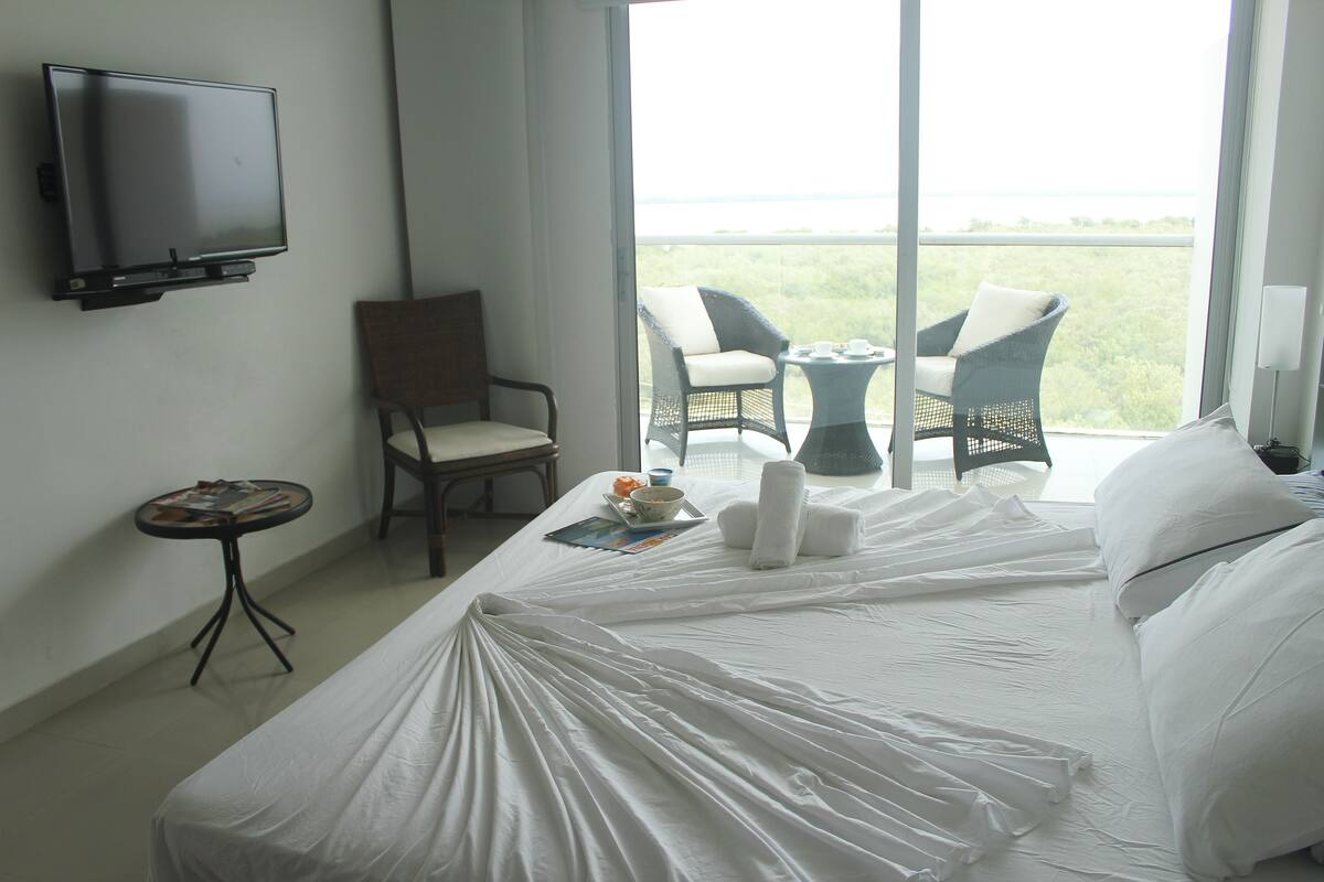 Superior-Apartment, 1 Schlafzimmer, Seeblick | 1 Schlafzimmer, kostenloses WLAN