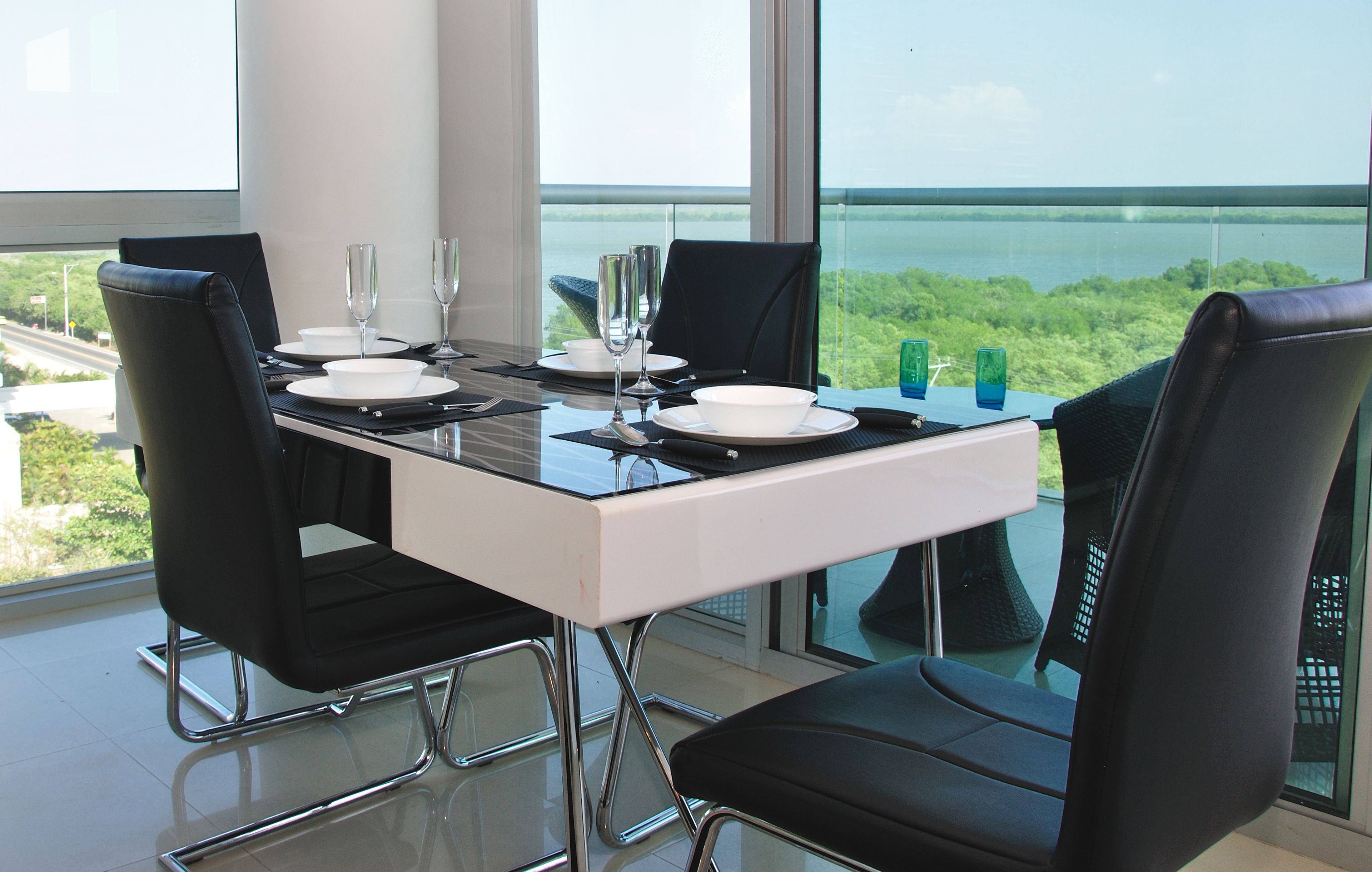 Superior Apartment, 1 Bedroom, Lake View | In-room dining