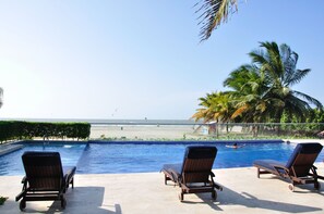 Outdoor pool - Apartamentos Frente al Mar Morros (Cartagena)