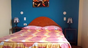 Single Room | In-room safe, iron/ironing board, free WiFi