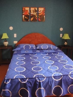 Single Room | In-room safe, iron/ironing board, free WiFi