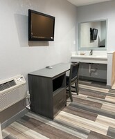 Tabla de planchar con plancha, wifi gratis y ropa de cama 