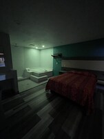 Tabla de planchar con plancha, wifi gratis y ropa de cama 