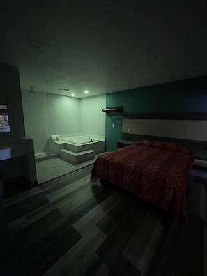 Chambre Lune de Miel, bain à remous