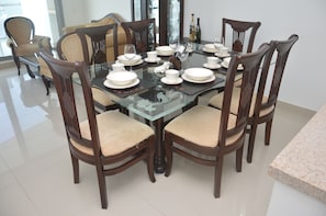 Departamento superior, 2 habitaciones, vista al océano | Servicio a la habitación