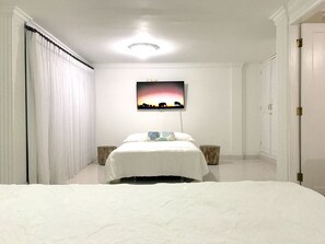 Apartamento superluxo, 2 quartos | 2 quartos, ferros/tábuas de passar roupa, Wi-Fi de cortesia