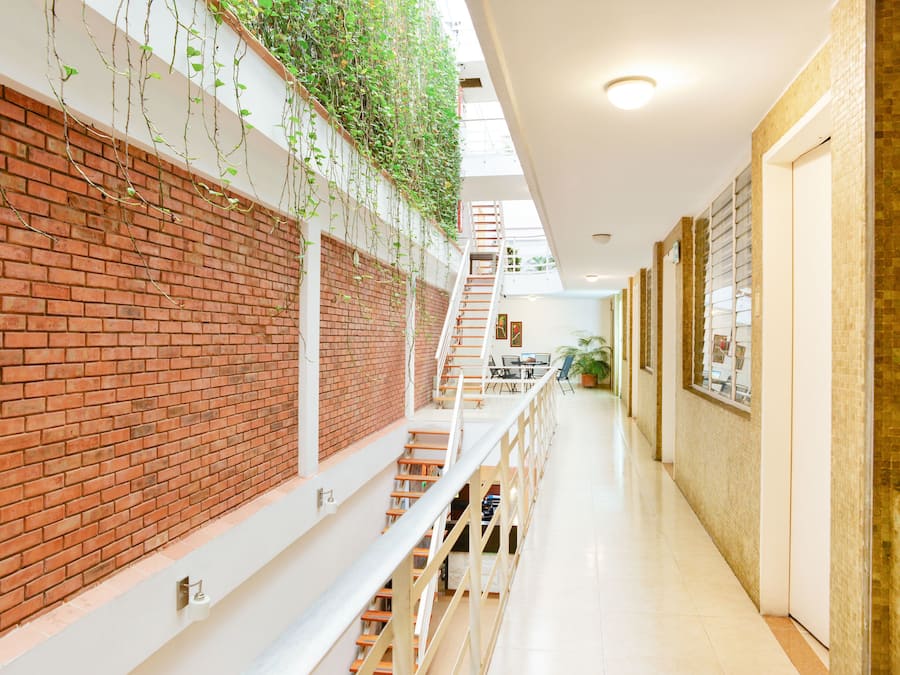 Camera Standard, letti multipli | Area soggiorno | TV 42 pollici con canali via cavo