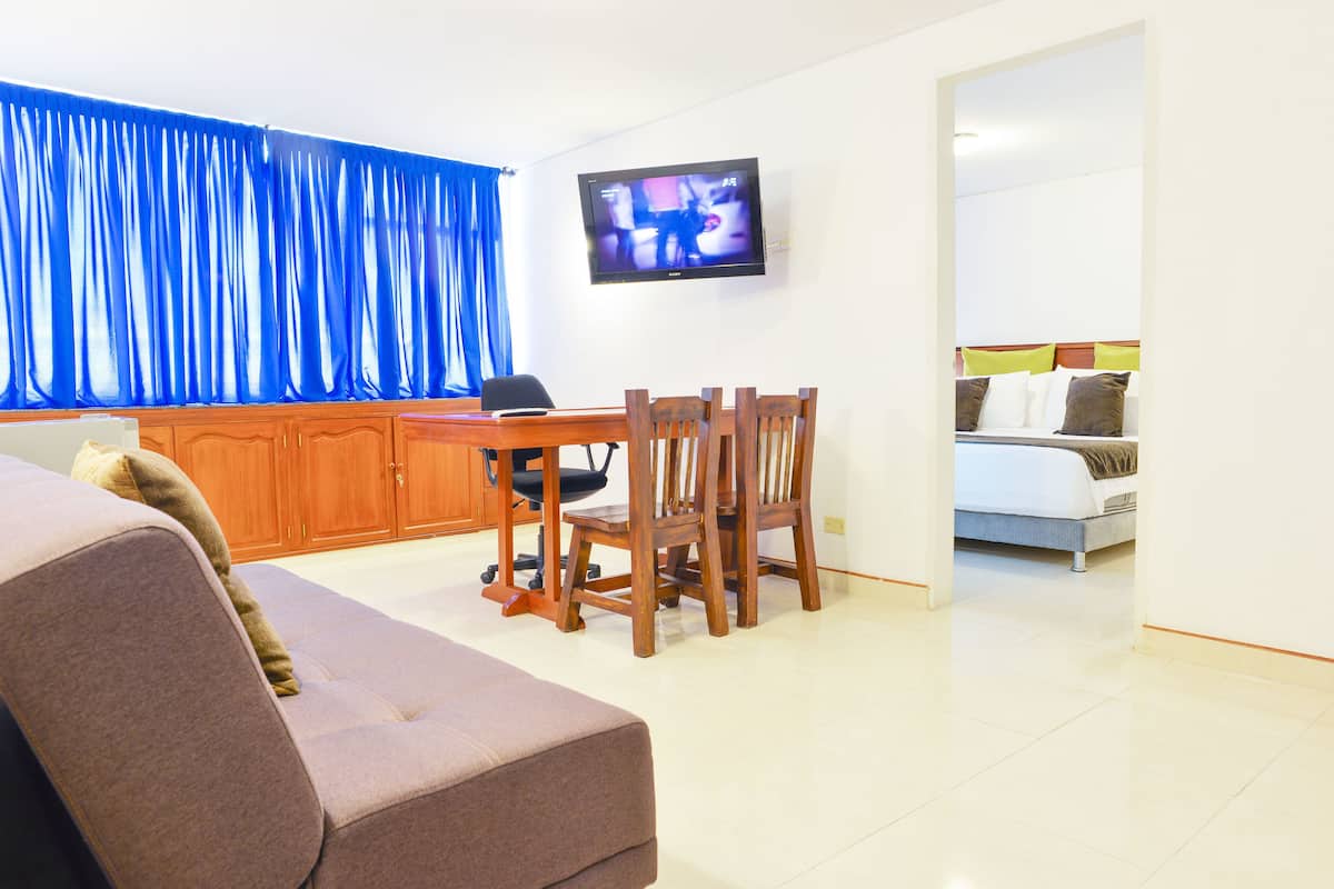 Deluxe Room, 1 King Bed | 1 bedroom, premium bedding, desk, soundproofing