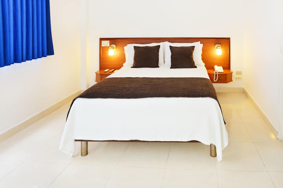 Junior Suite, 1 Queen Bed | 1 bedroom, premium bedding, desk, soundproofing