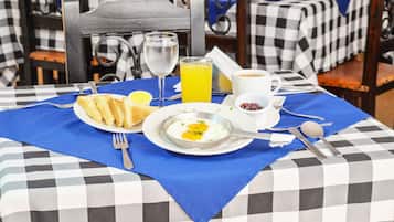 Petit déjeuner composé de spécialités régionales compris tous les jours