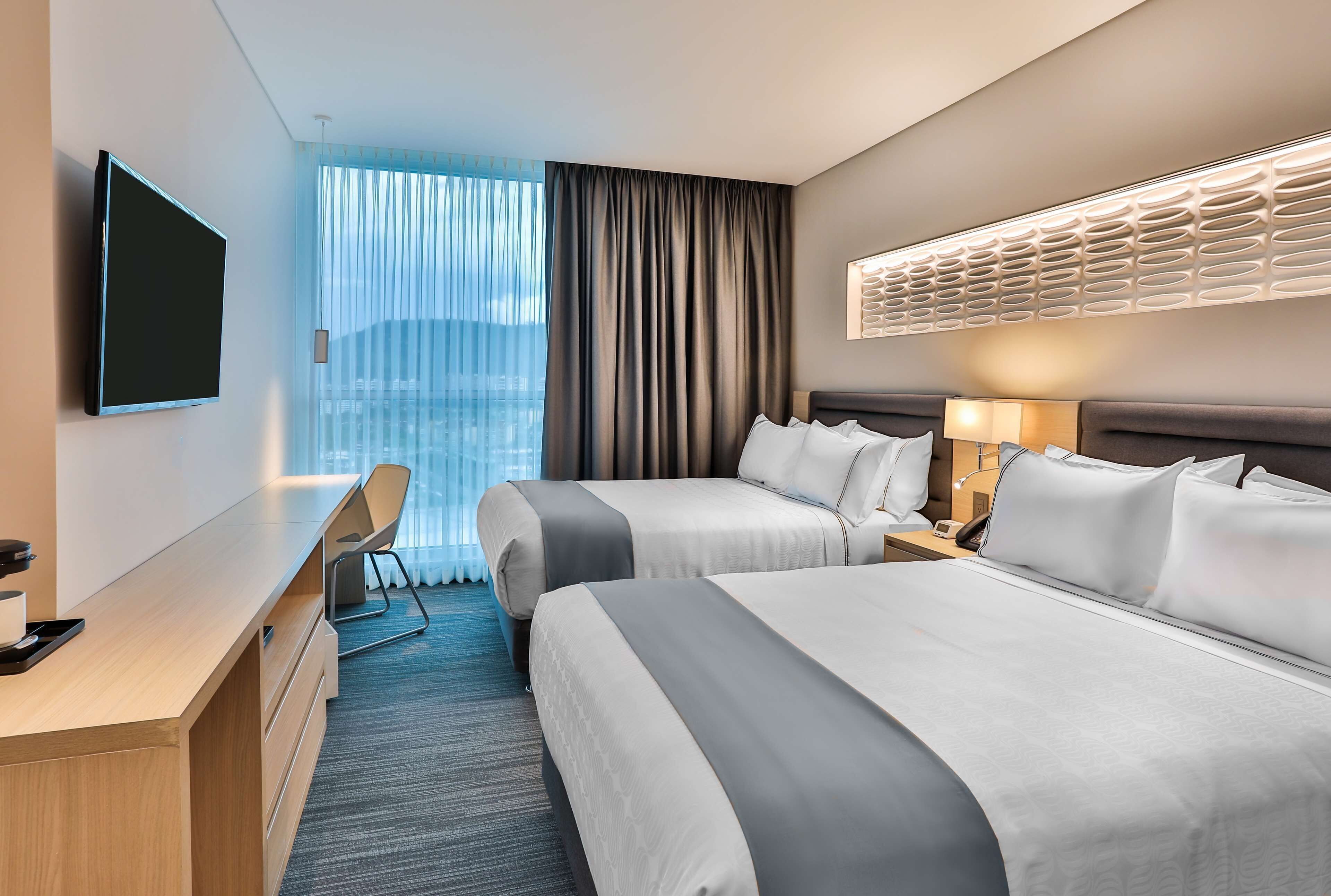 Caja de seguridad en la habitación y escritorio 