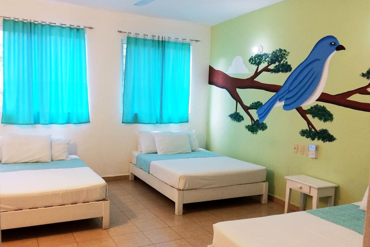 Quarto família | Ferros/tábuas de passar roupa, Wi-Fi de cortesia, roupa de cama
