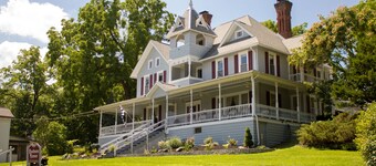 Hudson Manor Bed and Breakfast