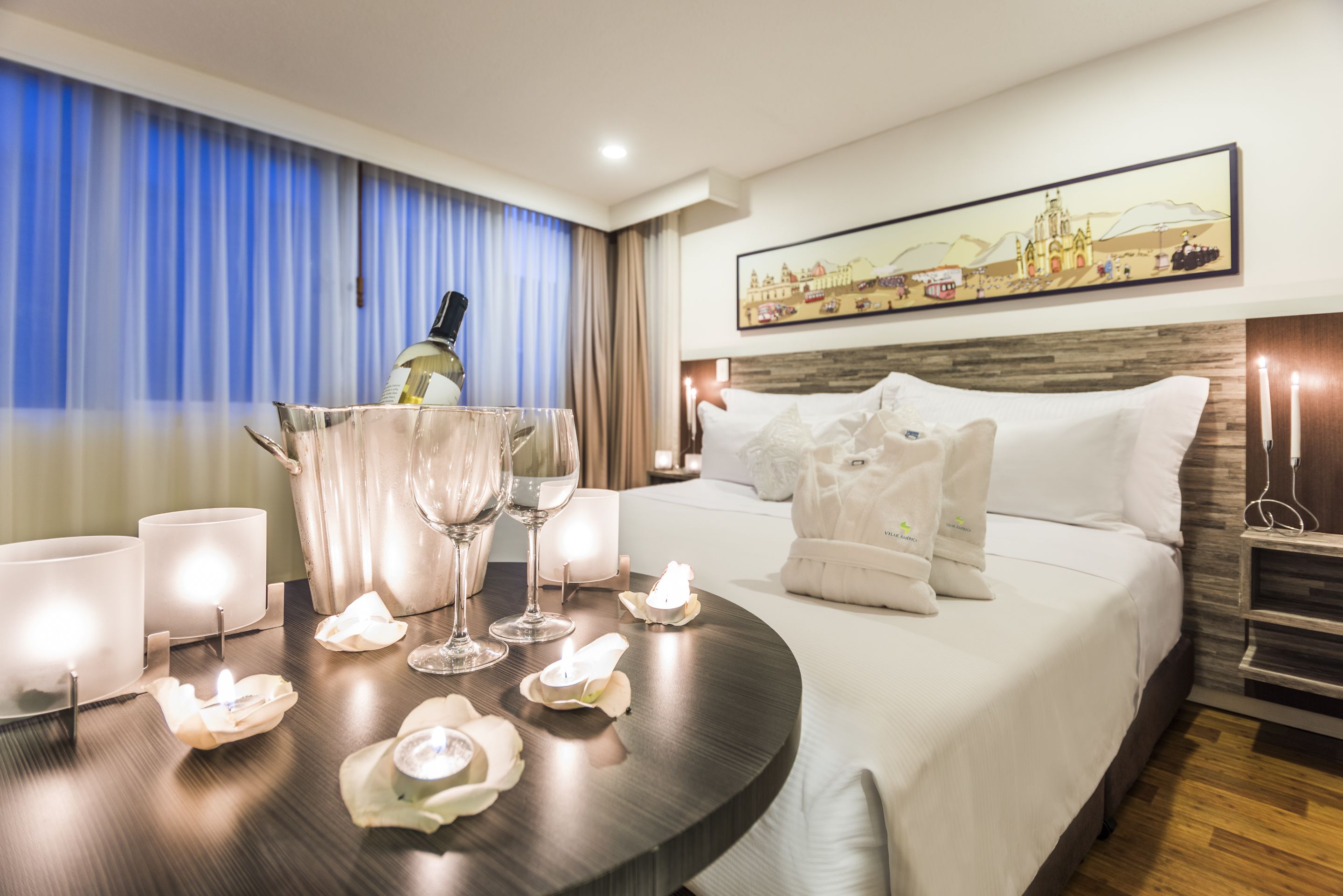 高級寝具、羽毛の掛け布団、ミニバー、セーフティボックス (室内)