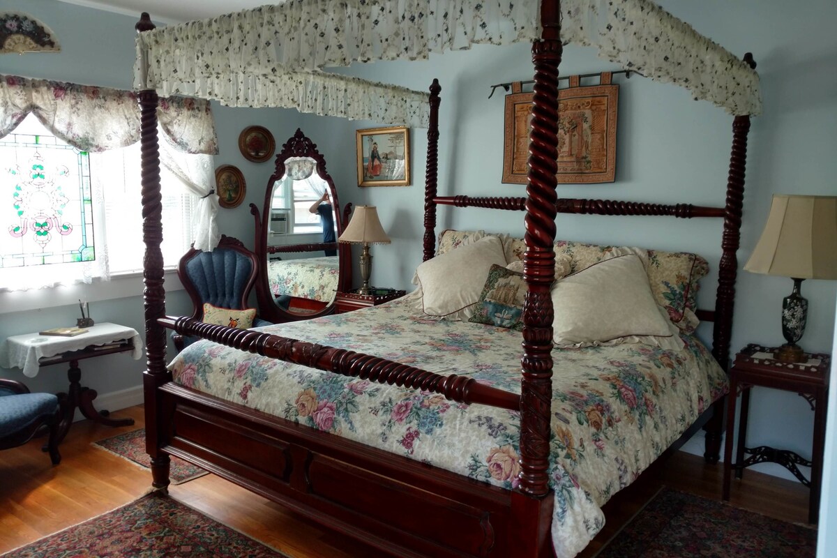 Premier Double Room, Ensuite (Victorian Room) | Individually decorated, individually furnished, desk, laptop workspace