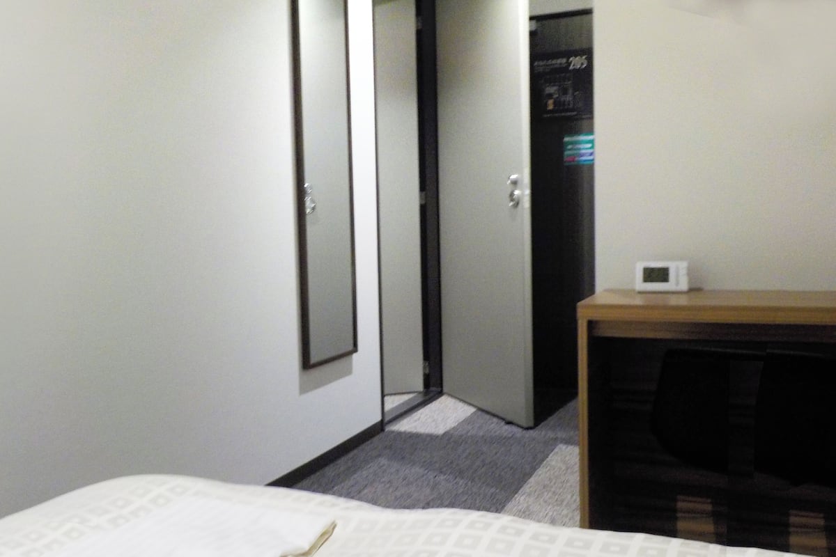 Bureau, accès au Wi-Fi (inclus), literie fournie