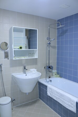 Free toiletries, hair dryer, slippers, towels - UBINN hotel & gallery (Ulaanbaatar)