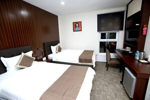 Standard Twin Room | In-room safe, desk, blackout curtains, iron/ironing board - UBINN hotel & gallery (Ulaanbaatar)