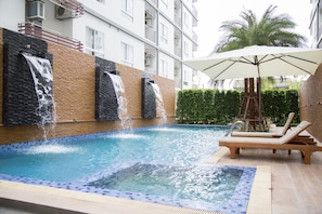 Kolam renang outdoor