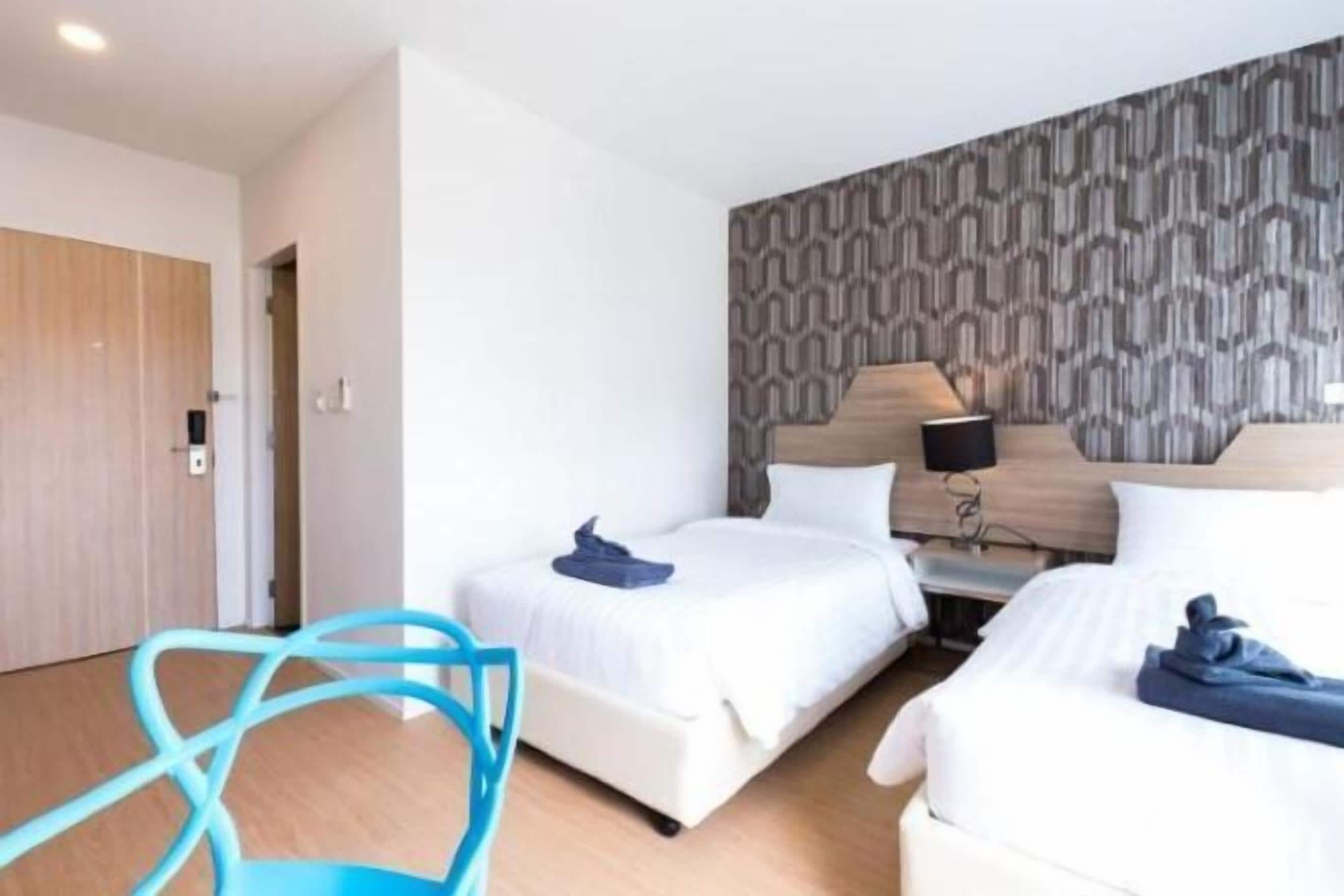 Caja de seguridad en la habitación, escritorio y cortinas blackout 