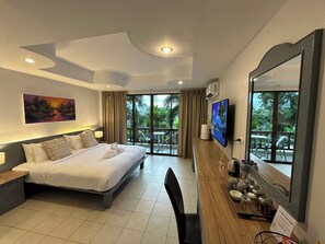 Superior Double Room with Sea View  | Minibar, két bảo mật tại phòng, bàn 