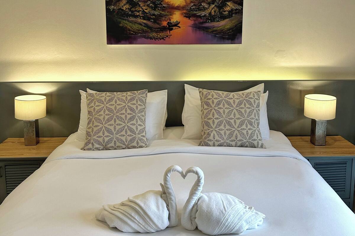 Superior Double Room with Sea View  | 迷你吧、房內夾萬、書桌、手提電腦工作空間