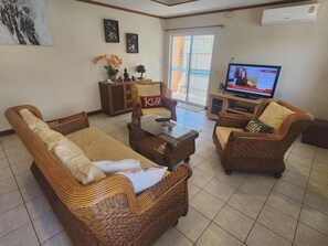 Flat-screen TV - Baansiesom Private Pool Villa (Pranburi)