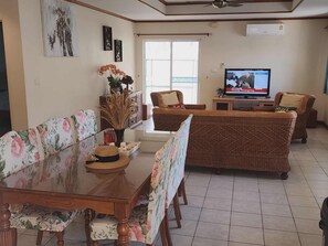 Flat-screen TV - Baansiesom Private Pool Villa (Pranburi)