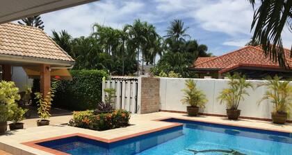 Baansiesom Private Pool Villa