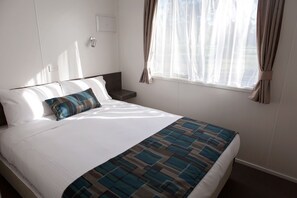 Cabin | 2 bedrooms, premium bedding, iron/ironing board, bed sheets - Western Gums Tourist Park (Kyabram)