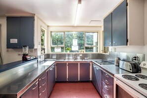 Dining - The Flaming Kiwi Backpackers (Queenstown)