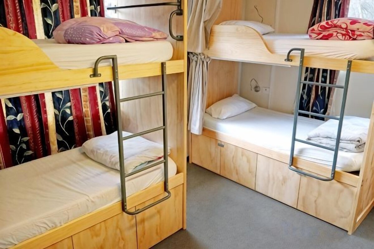 Caja de seguridad en la habitación, wifi gratis y ropa de cama