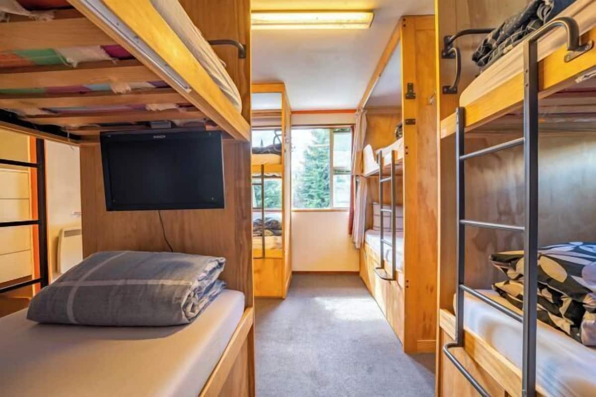 In-room safe, WiFi (free), bed sheets