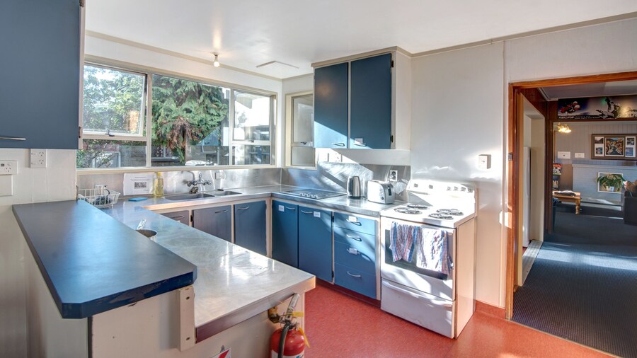 The Flaming Kiwi Backpackers