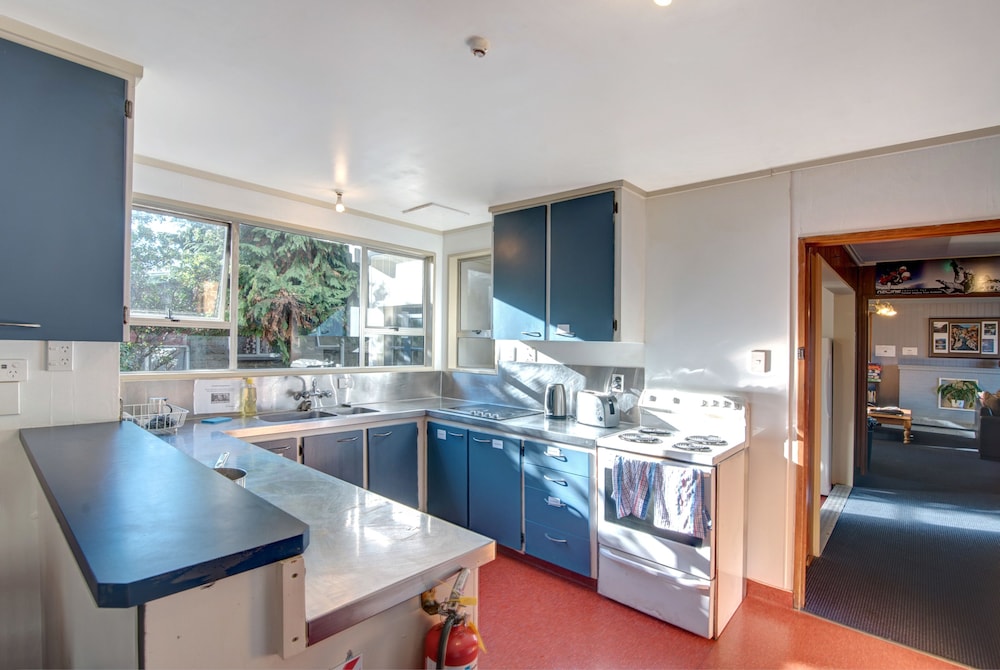 The Flaming Kiwi Backpackers - BBH by null