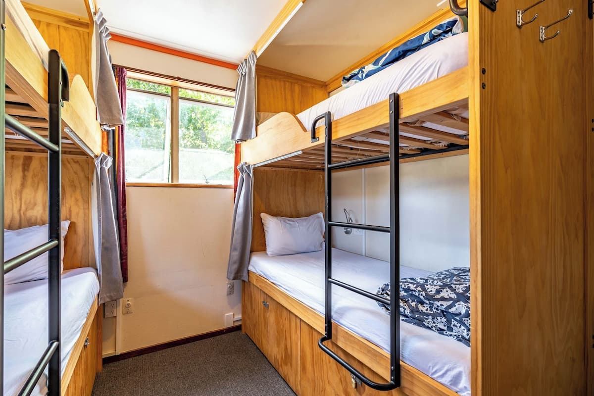 Slaapzaal, gemengde slaapzaal | Een kluis op de kamer, gratis wifi, beddengoed